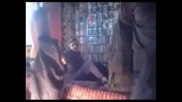 Pasutri Desi Main Tiga – Nge*e Keras Bagian 1