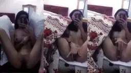 Abg Colmek Di Depan Cermin, Makin Greget Liat Bayangan Sendiri.