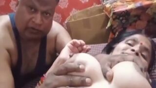 Bik Tua Nikmatin Ngentot Sama Tetangga Di Video Mesum Tante
