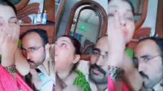 Mesum Banget, Dia Nyedot Tetek Bhabhi-nya Sambil Ciumin Bibir Mesra.
