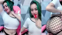 Uting Coklat Nyeplak, Jelas Keliatan Banget Kontol Basah Mei Yien.