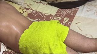 Ibu Mertua Dengan Pantat Gede Bantu Mantu, Pijat Berubah Jadi Panas Dan Basah