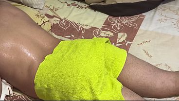 Ibu Mertua Dengan Pantat Gede Bantu Mantu, Pijat Berubah Jadi Panas Dan Basah
