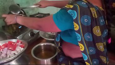Ibu Rumah Tangga India Masak Bercinta Dengan Selingkuhan Di Dapur.