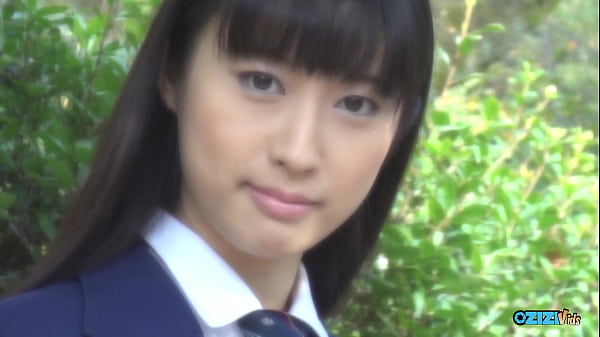 Gadis Asia Imut Ini Biarin Dia Jilat Memeknya Di Ruang Ganti, Terus Ngewein Dia.