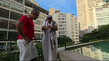 Sheik Árabe Chegou No Brasil Na época Da Copa Do Mundo E, Junto Com O Guia Turístico, Levou As Torcedoras Brasileiras Que Estavam No Hotel Pro Quarto E Foderam Até O Cuzinho Das Safadas, Vídeo Completo No Red.