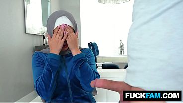 Tetangga Hijab Kena Kejutan Kontol Besar, Sophia Leone & Nicky Rebel