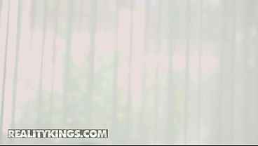 Reality Kings – Anna Polina Si Milf Nakal Nemu Kondom Bekas, Langsung Tunjukin Ke Cowoknya Siapa Yang Punya Kontol