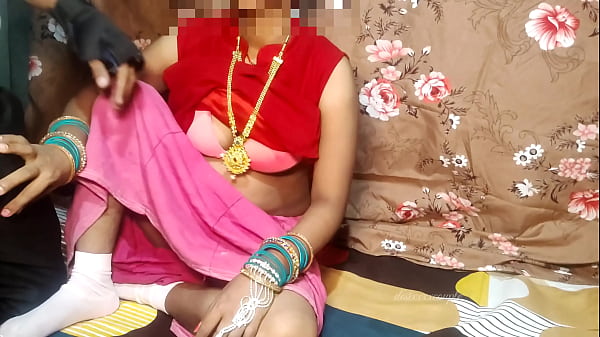 Gila! Bini Orang Pake Baju Merah, Suami Nonton Sambil Ngaceng, Pasutri Desi Paling Hot!