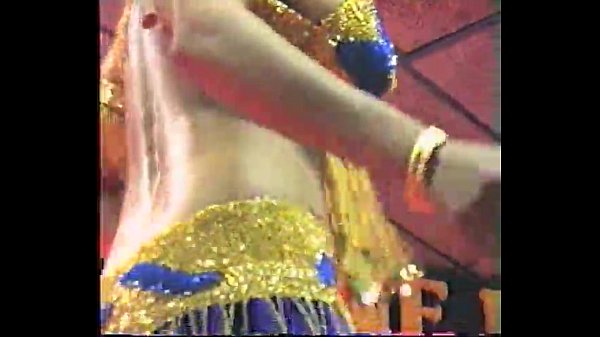 Tukang Striptis India Yang Bikin Makin Greget, Goyangannya Bikin Ngiler