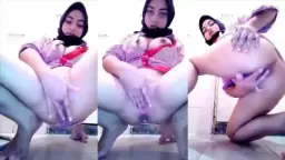Colmek Cewek Cantik Berjilbab, Bibir Merah Basah Kena Dosa.