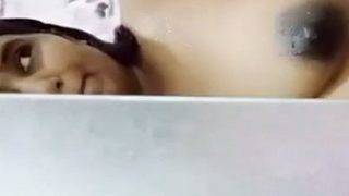 Swathi Naidu Mandi Sambil Pamer Perut Buncit, Bikin Ngiler