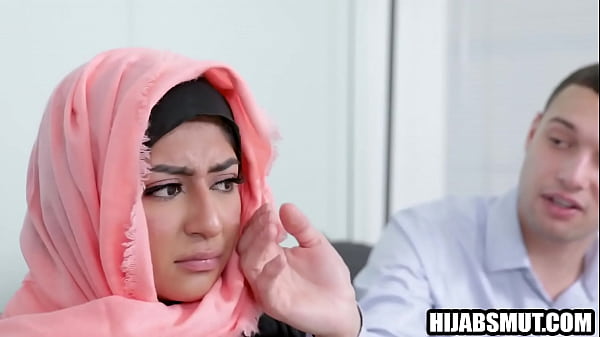 Gadis Berhijab Dipaksa Ngentot Sama Bule Amerika