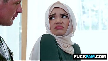 Ngentot Pertama Si Hijabi Imut Sama Tukang Ledeng Naudi Nala, Jason Sarcinelli, Bikin Muncrat Puas!