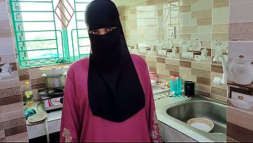 Selagi Istri Pergi, Suami Brengsek Ngentot Pembantu Hijab Di Rumah Sepi