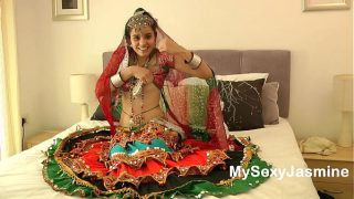 Bikin Mending Goyang Garba, Jasmine Mathur Si Bule India Bikin Mluber