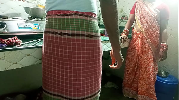 Malkin Ne Kitchen Mein Khana Banane Wale Naukar Ko Patakar Chut Chudai Karwayi! Saaf Hindi Awaaz Mein