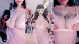 Guru Ezzha Pake Lingerie Tembus Pandang Bikin Makin Menggoda.
