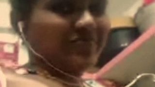 Tonton Live Chat Desi, Montok Banget, Siap Bikin Kamu Tegang.