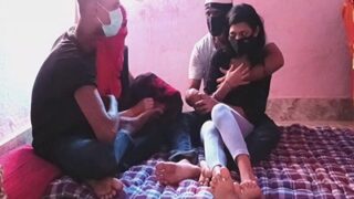 Video Bokep Bangladesh: Pasangan Kinky Main Berempat, Sange Abis.