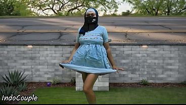 Mahasiswi Hijab Jogging Di Tempat Umum, Ngentot Untuk Duit