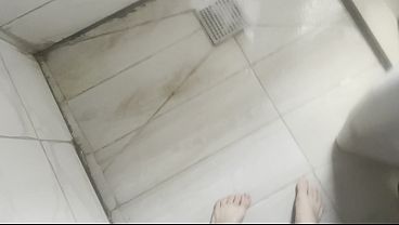 Aku Nemu Mainan Kontol Di Kamar Ibu Tiri Arabku, Lalu Kusuruh Dia Nyobain Kontol Asli Yang Gede.